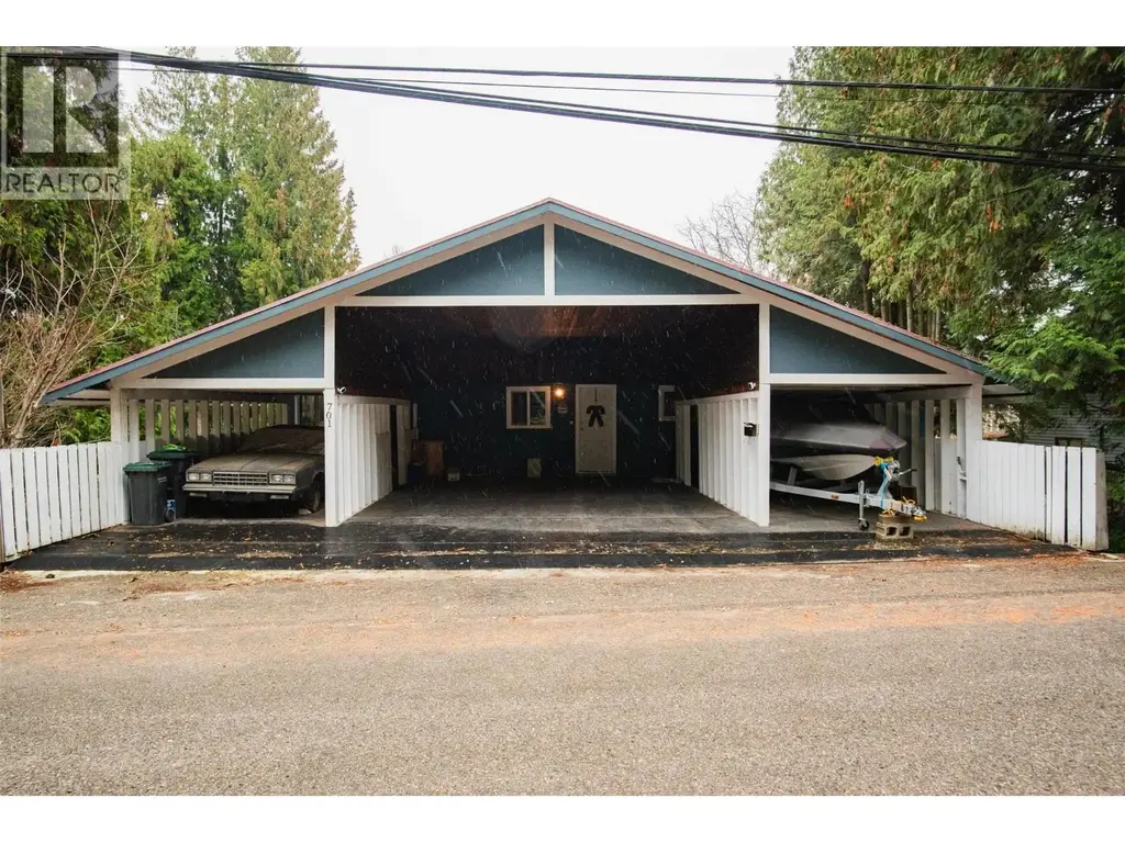 701 10th Avenue, Castlegar
